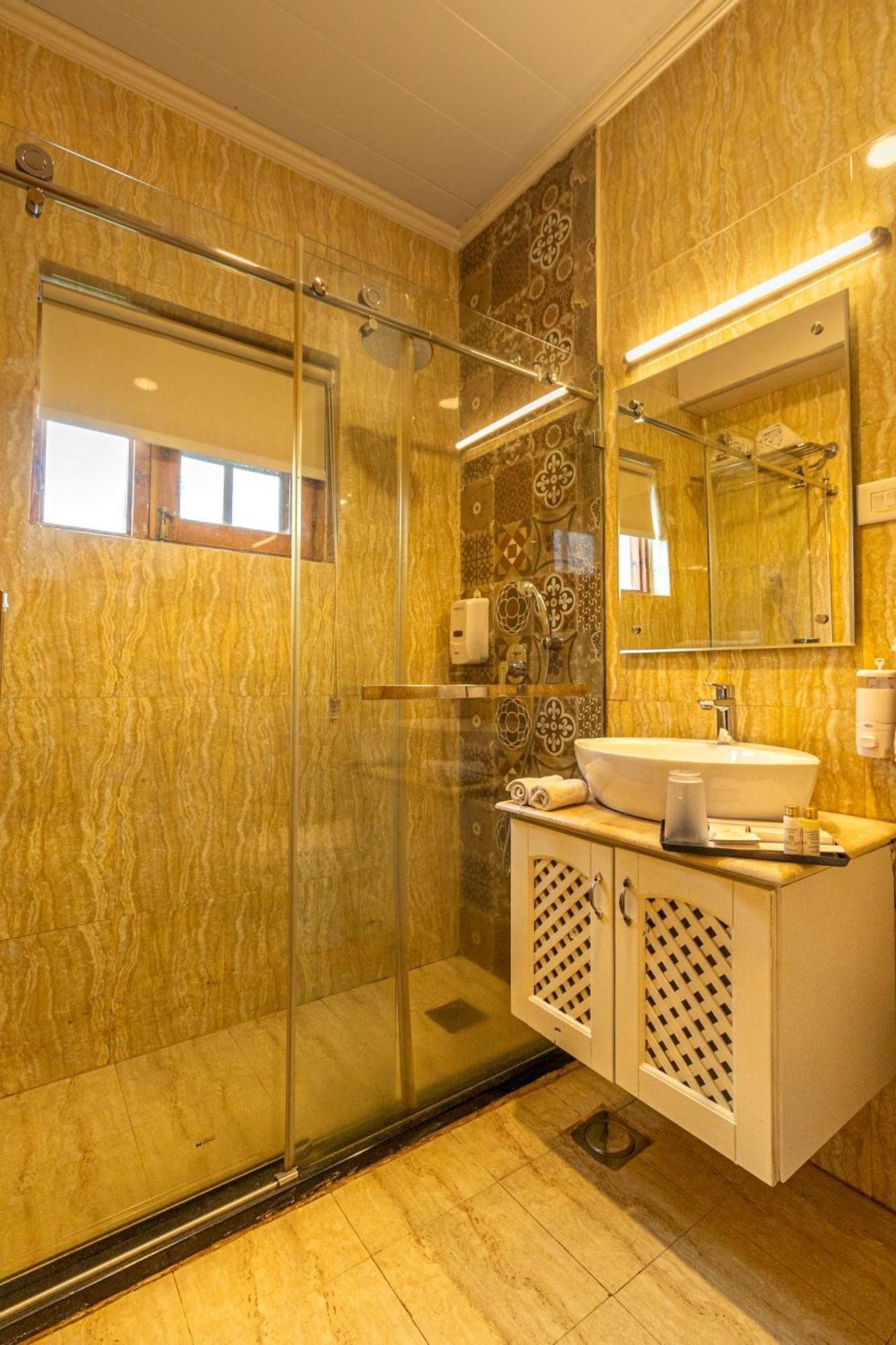 Shaw Inn By Stay Pattern Gulmarg Esterno foto