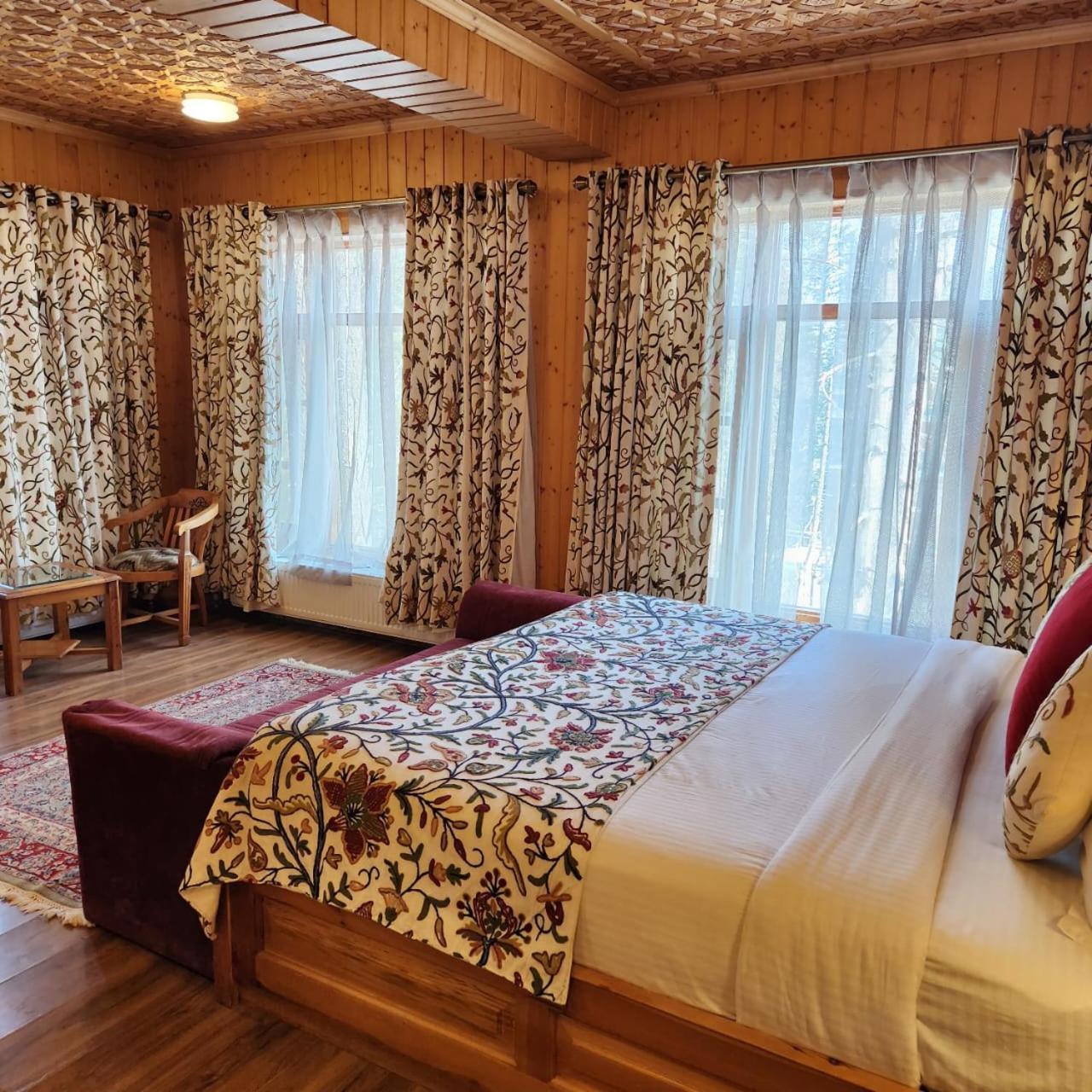 Shaw Inn By Stay Pattern Gulmarg Esterno foto