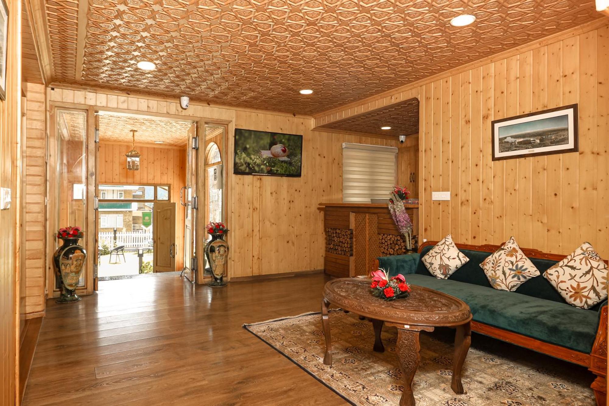 Shaw Inn By Stay Pattern Gulmarg Esterno foto